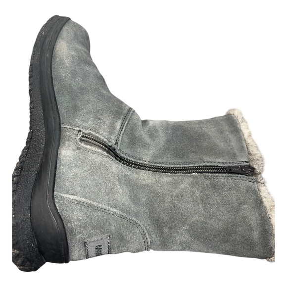 Minnetonka Gray Suede Faux-Fur Lined Boots — Size 8M women’s - Picture 6 of 10